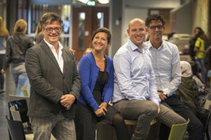 Van links naar rechts: Dhr. R. Zandvliet, mw. F. Weytingh, dhr. P. J. Sloover en dhr J.W. Koning